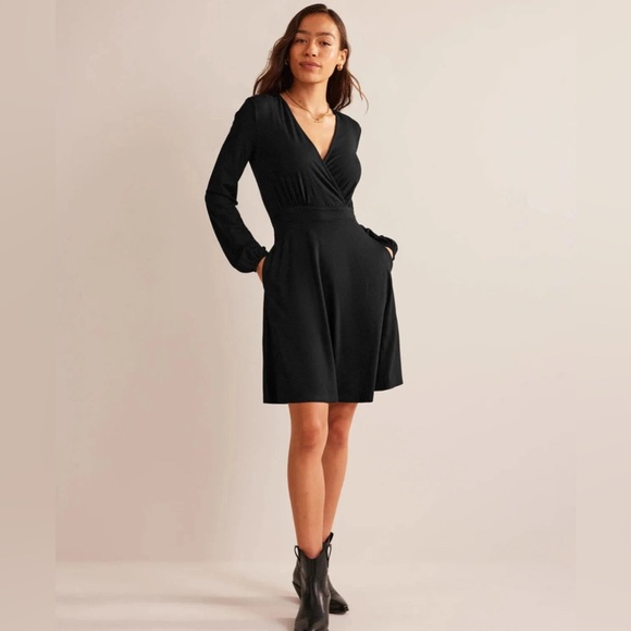 NWT Boden Black Willow V-Neck Long Sleeve Fit & Flare Stretch Jersey Dress 6R - Picture 2 of 8